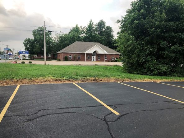 308 S Court St, Marion, IL 62959